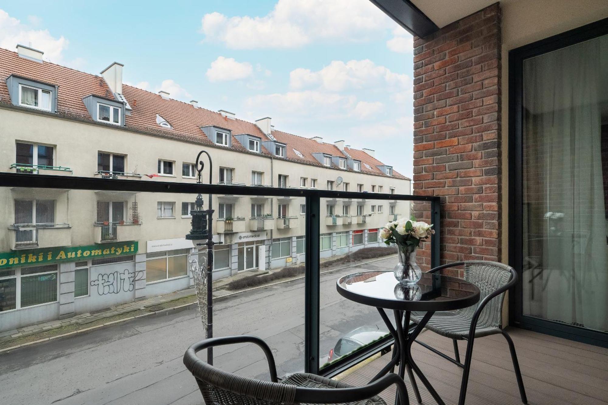 Apartment With Balcony And Free Parking In Poznan By Noclegi Renters Dış mekan fotoğraf